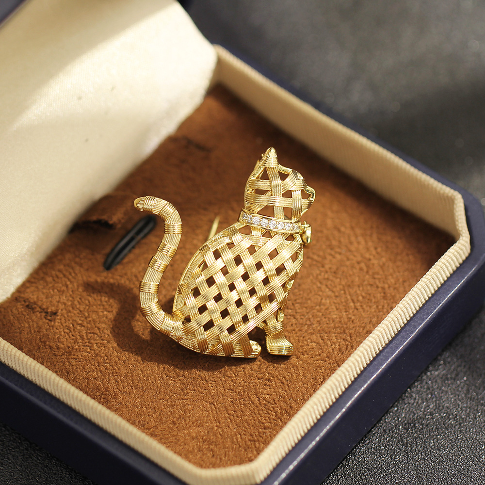 Brooch Pin Gold - Kompilacja Design Sense: Złota broszka z