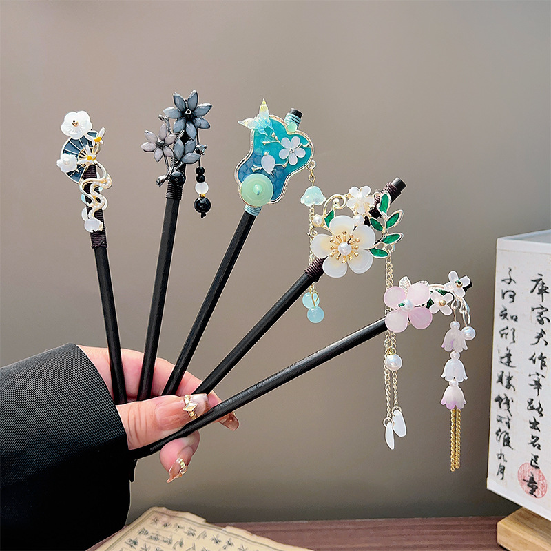 Pearl Hair Pin - Klasyczna szpilka do włosów z frędzlami,