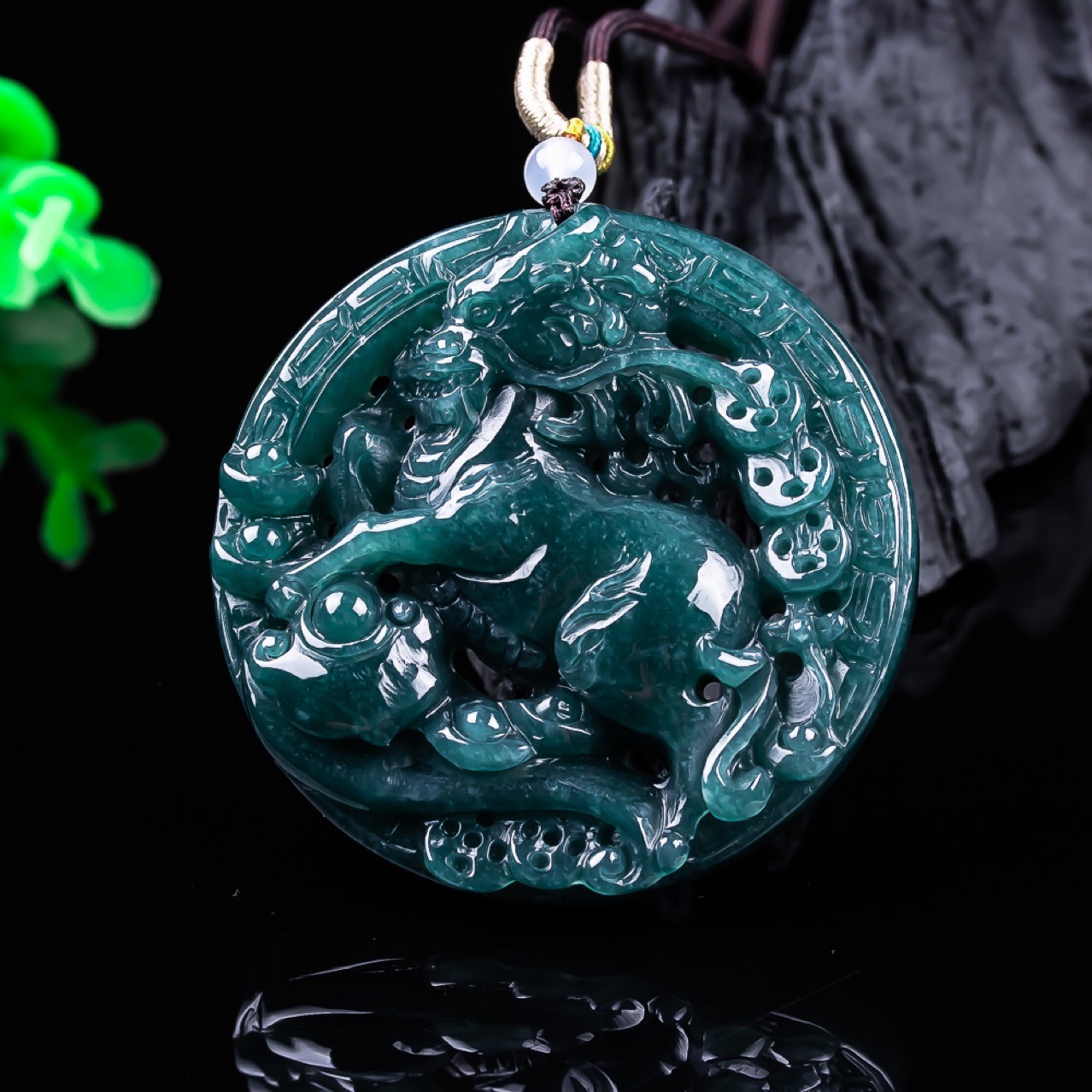 Pendant z jadeitu birmańskiego – Women'S Accessories recenzja i cena